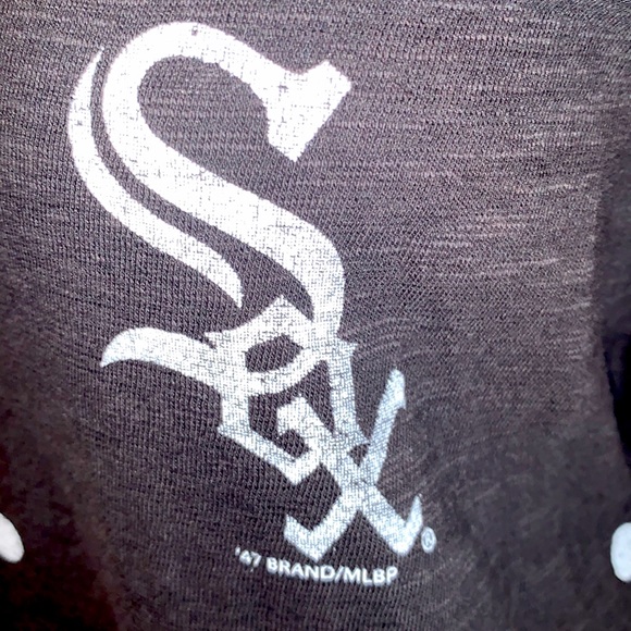 NWOT Chicago WHITE SOX Black Top with White Polka Dots - Picture 2 of 8